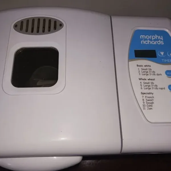 Morphy Richards Breadmaker with Yeast Sachets