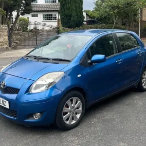 Toyota Yaris 1.3 2011 5-door hatchback - Image 3