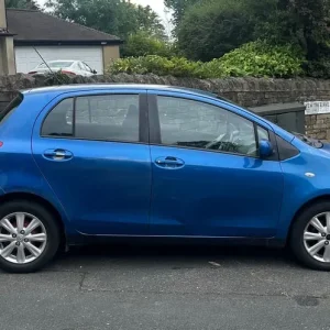 Toyota Yaris 1.3 2011 5-door hatchback - Image 4