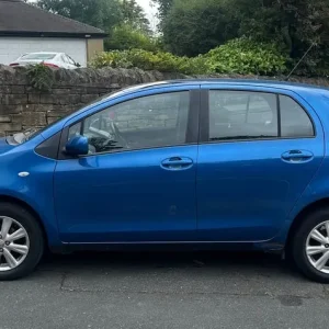 Toyota Yaris 1.3 2011 5-door hatchback - Image 5