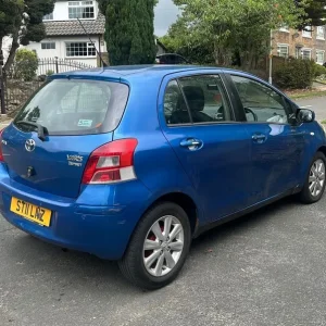 Toyota Yaris 1.3 2011 5-door hatchback - Image 7