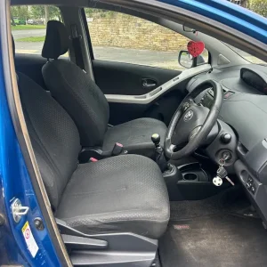 Toyota Yaris 1.3 2011 5-door hatchback - Image 8