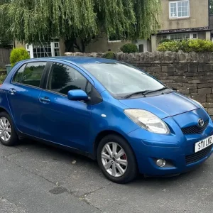 Toyota Yaris 1.3 2011 5-door hatchback