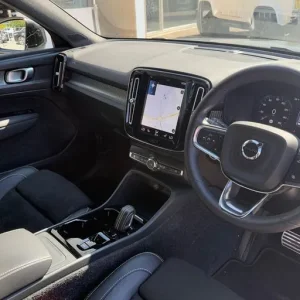 2022 Volvo XC40 R-Design Pro Estate - Image 4