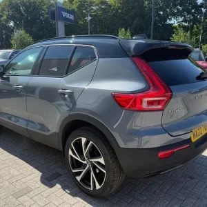 2022 Volvo XC40 R-Design Pro Estate - Image 8