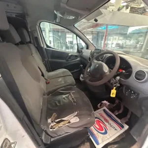 2016 Peugeot Partner 850 Professional HDI Panel Van - Image 3
