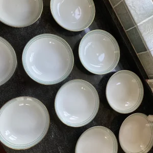 Set of 10 Royal Doulton Berkshire pattern bowls - Image 2