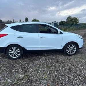 2010 Hyundai Ix35 2.0 CRDi Premium 5dr Estate - Image 3
