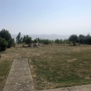 Renovated flat with sea views and off-street parking - Image 2