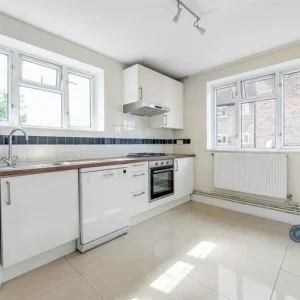 2 bedroom flat in Montgomery House, Rainham, Kent - Image 3