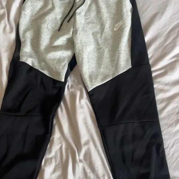 Nike tech joggers