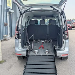 Volkswagen Caddy Maxi 1.5 TSI Life 5dr DSG with wheelchair access - Image 6