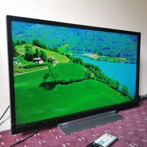 Toshiba 32 inch HD smart TV with WiFi and Freeview - Image 2