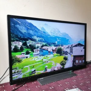 Toshiba 32 inch HD smart TV with WiFi and Freeview - Image 4