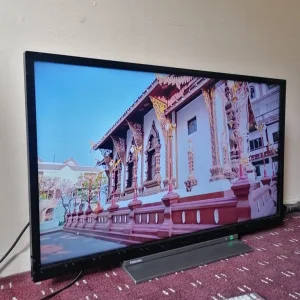 Toshiba 32 inch HD smart TV with WiFi and Freeview - Image 6