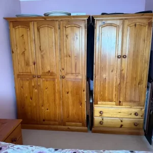 Complete Vintage Pine Bedroom Suite comprising 11 items - Image 3