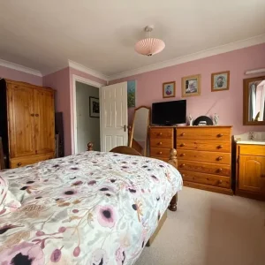 Complete Vintage Pine Bedroom Suite comprising 11 items - Image 6