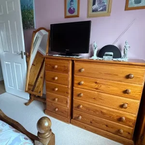 Complete Vintage Pine Bedroom Suite comprising 11 items - Image 7