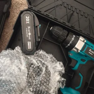 Cordless drill with two batteries - Image 3