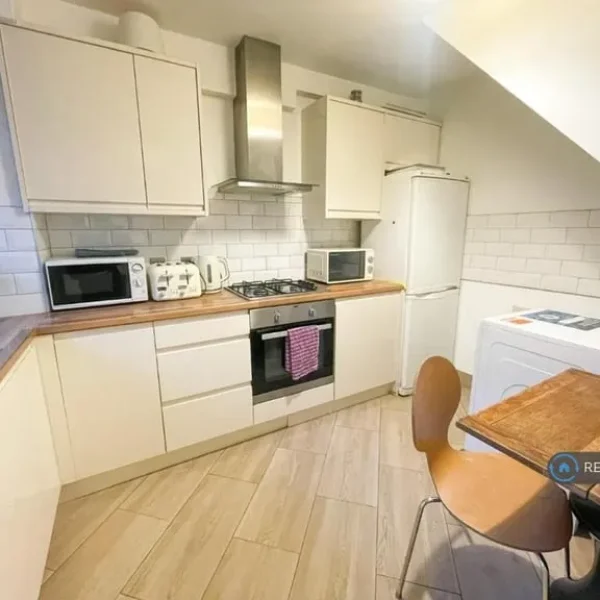 4 bedroom garden flat in Henley-on-Thames, South Oxfordshire