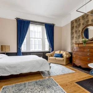 2 bedroom flat with fireplace and garden access - Image 3