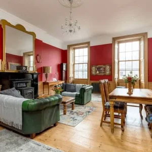 2 bedroom flat with fireplace and garden access