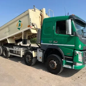 Volvo FM 450 8X4 TIPPER with alloy body and sheet - Image 2