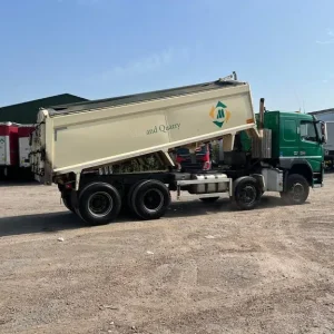 Volvo FM 450 8X4 TIPPER with alloy body and sheet - Image 4
