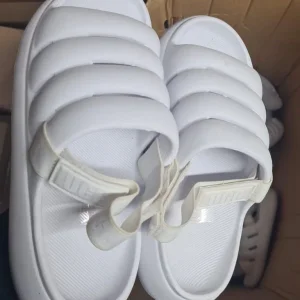 Ladies sandals