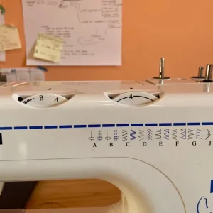 Sewing machine with all the basics - Image 2
