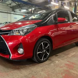 2016 Toyota Yaris 1.33 Dual VVT-i Design Euro 6 5-door hatchback petrol manual - Image 3
