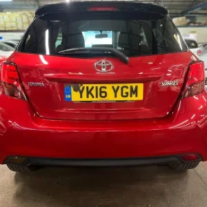 2016 Toyota Yaris 1.33 Dual VVT-i Design Euro 6 5-door hatchback petrol manual - Image 5