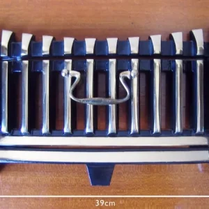 Brass fender with black enamel surround - Image 4