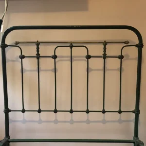 Antique vintage cast iron small double bed frame - Image 2