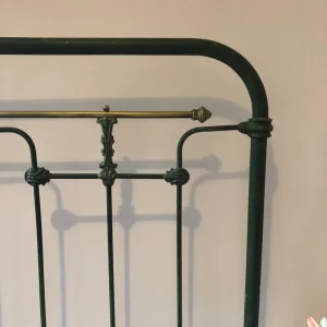 Antique vintage cast iron small double bed frame - Image 3