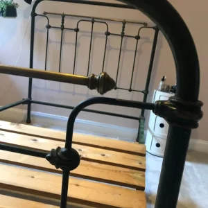 Antique vintage cast iron small double bed frame - Image 7