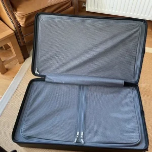 Black large Level 8 Suitcase - Image 2