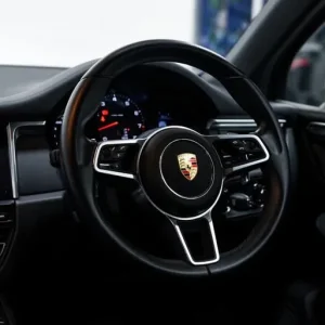 2021 Porsche Macan 2.0T 5-door SUV with PDK and 4WD - Image 8