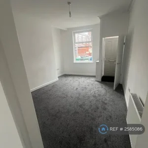2 bedroom terraced house in Bannister Street, Altrincham, Trafford - Image 2