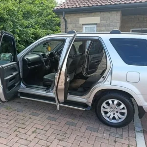 Honda CR-V 2.0 i-VTEC Executive Auto with Leather Seats and Sunroof - Image 2