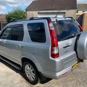 Honda CR-V 2.0 i-VTEC Executive Auto with Leather Seats and Sunroof - Image 7