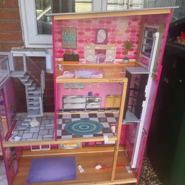 Big free dollhouse