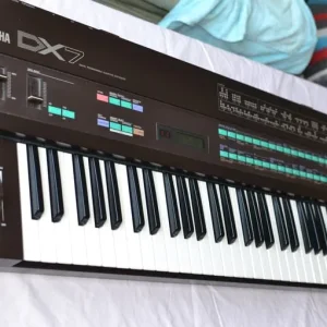 Yamaha DX7 Synthesiser with Factory Cartridges and Owners Manual - Image 5