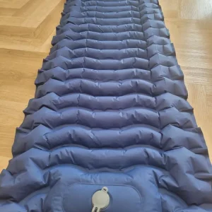 Inflatable lay mat