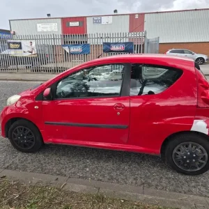 Peugeot 107 hatchback 2007 manual - Image 2