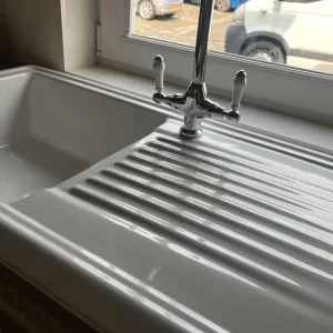 White ceramic sink - Image 2