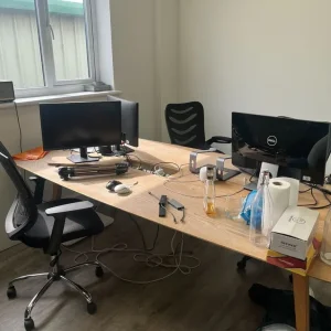 Office table / desk - Image 3