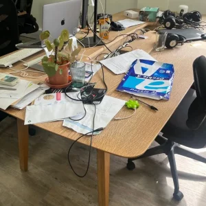 Office table / desk - Image 5