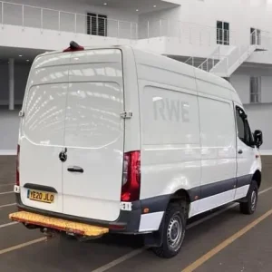 Mercedes-Benz Sprinter 316 CDI 2.1L AWD Medium Roof Panel Van - Image 5