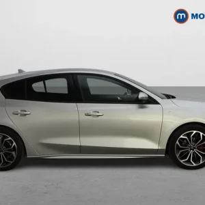 2025 Ford Focus 1.0 EcoBoost Hybrid 155 ST-Line X 5-door Auto Hatchback - Image 8
